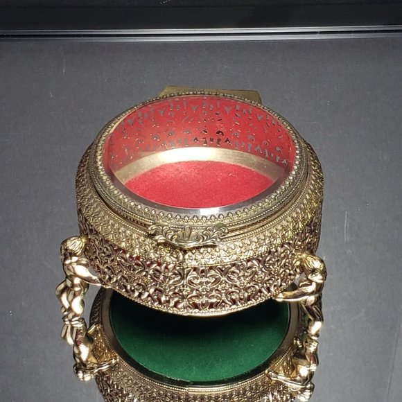 Hollywood Regency Ormolu Filigree Cherub Glass Lidded Vanity Box (Vintage) - Picture 5 of 10